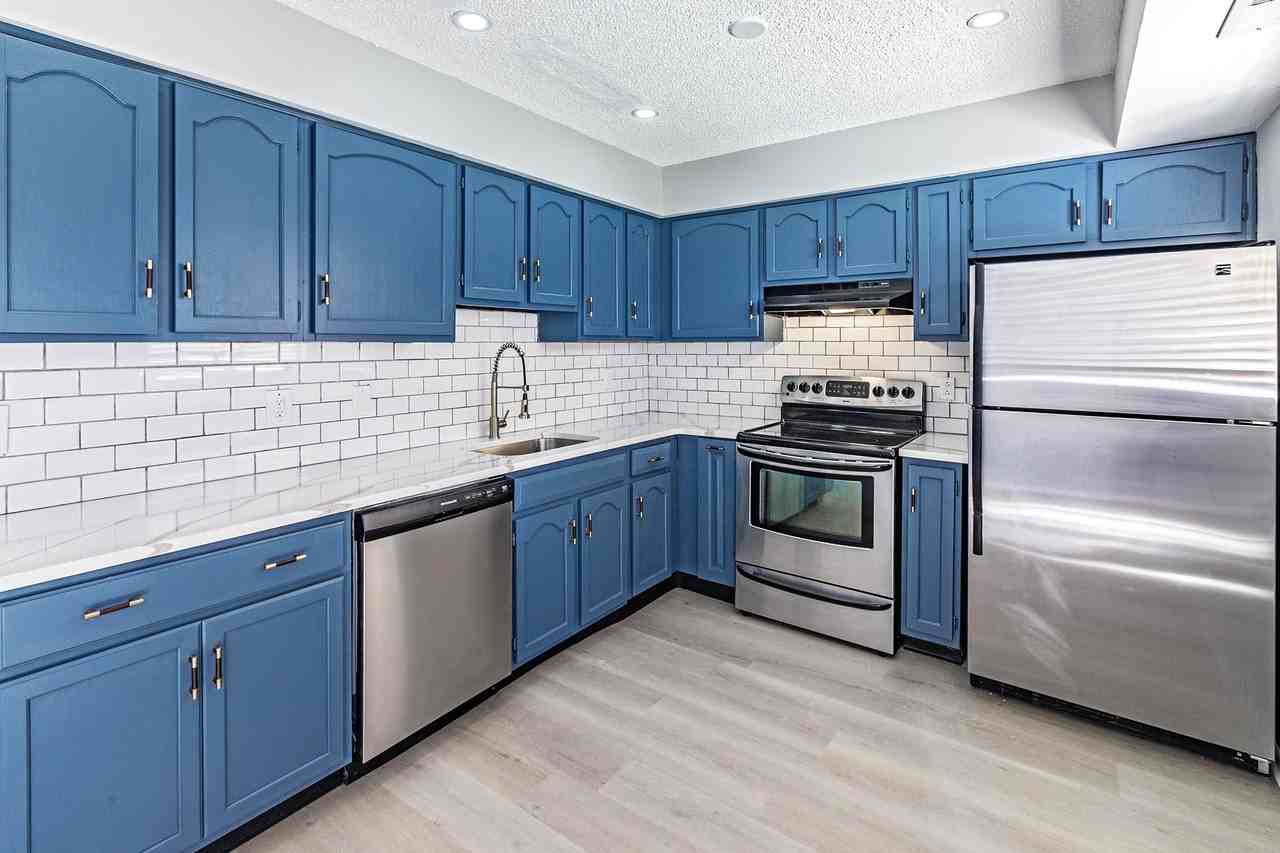 29 Chiswick Dr #1 - Photo 3 of 9
