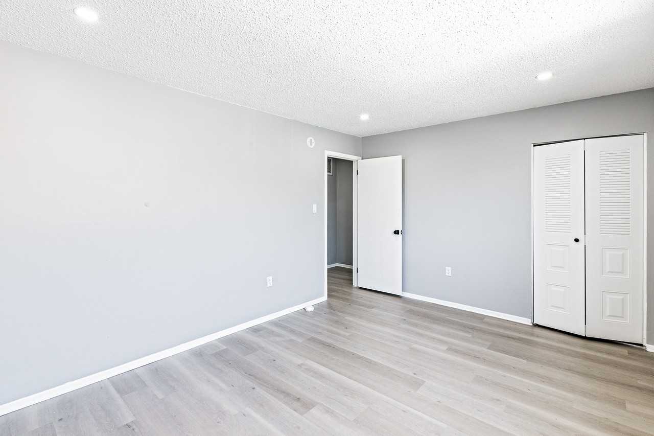 29 Chiswick Dr #1 - Photo 6 of 9