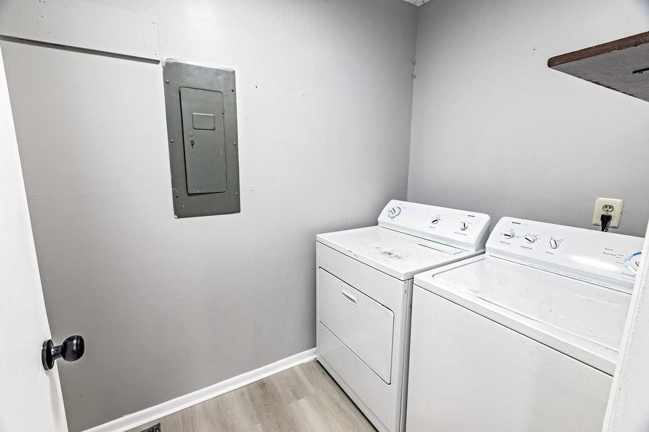 29 Chiswick Dr #1 - Photo 7 of 9