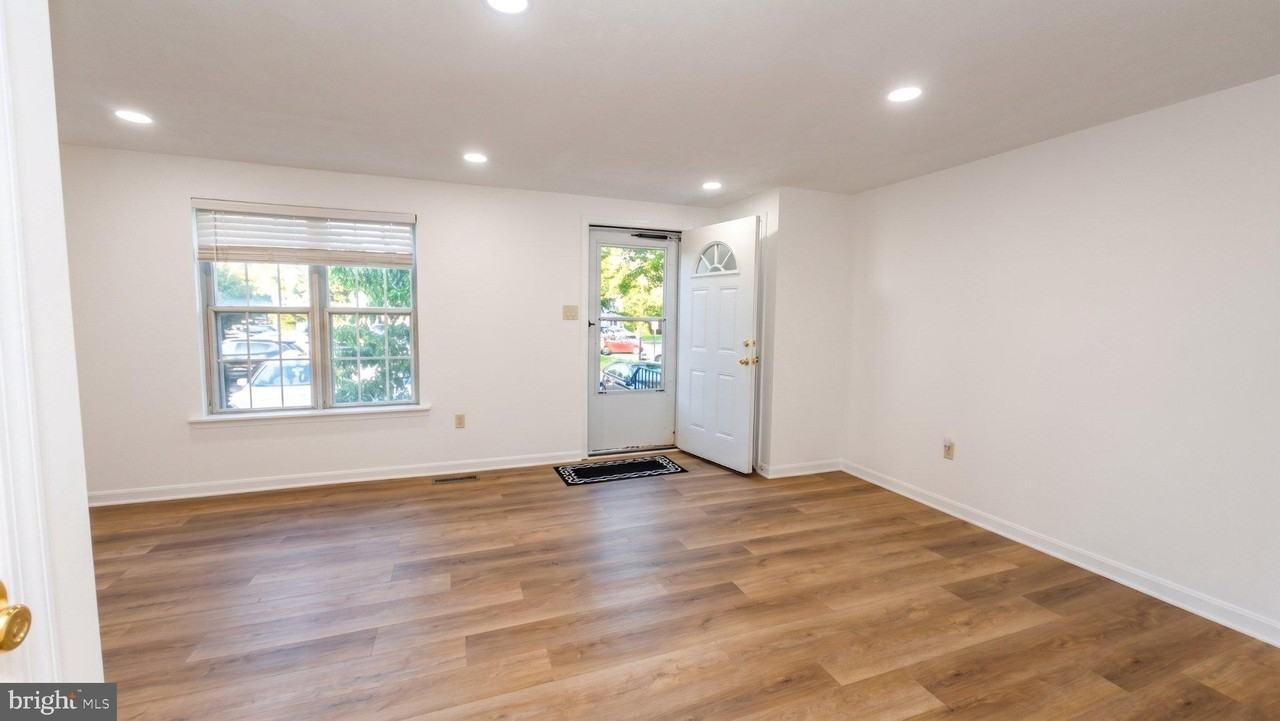 1463 Mobley Ct - Photo 4 of 47