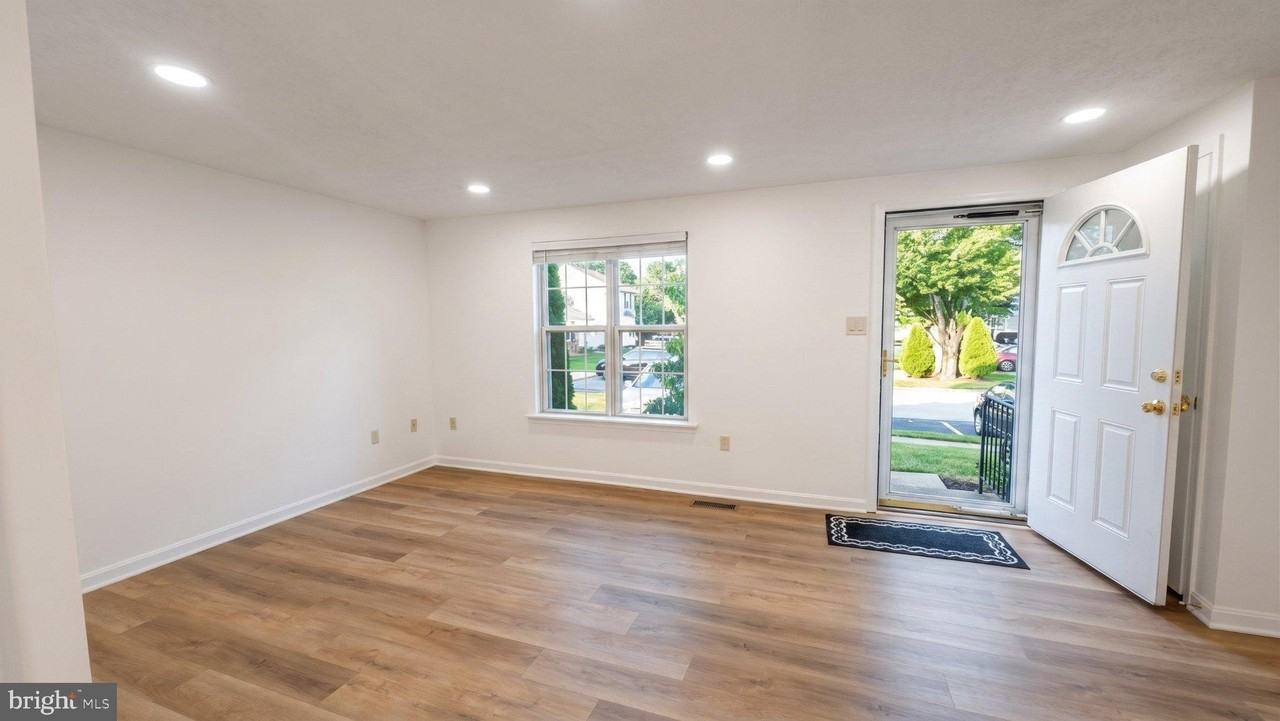 1463 Mobley Ct - Photo 5 of 47