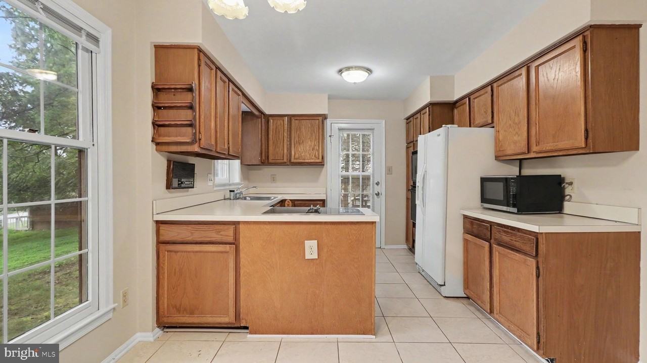 11402 Flints Grove Ln - Photo 4 of 50