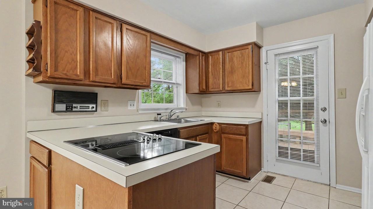 11402 Flints Grove Ln - Photo 5 of 50