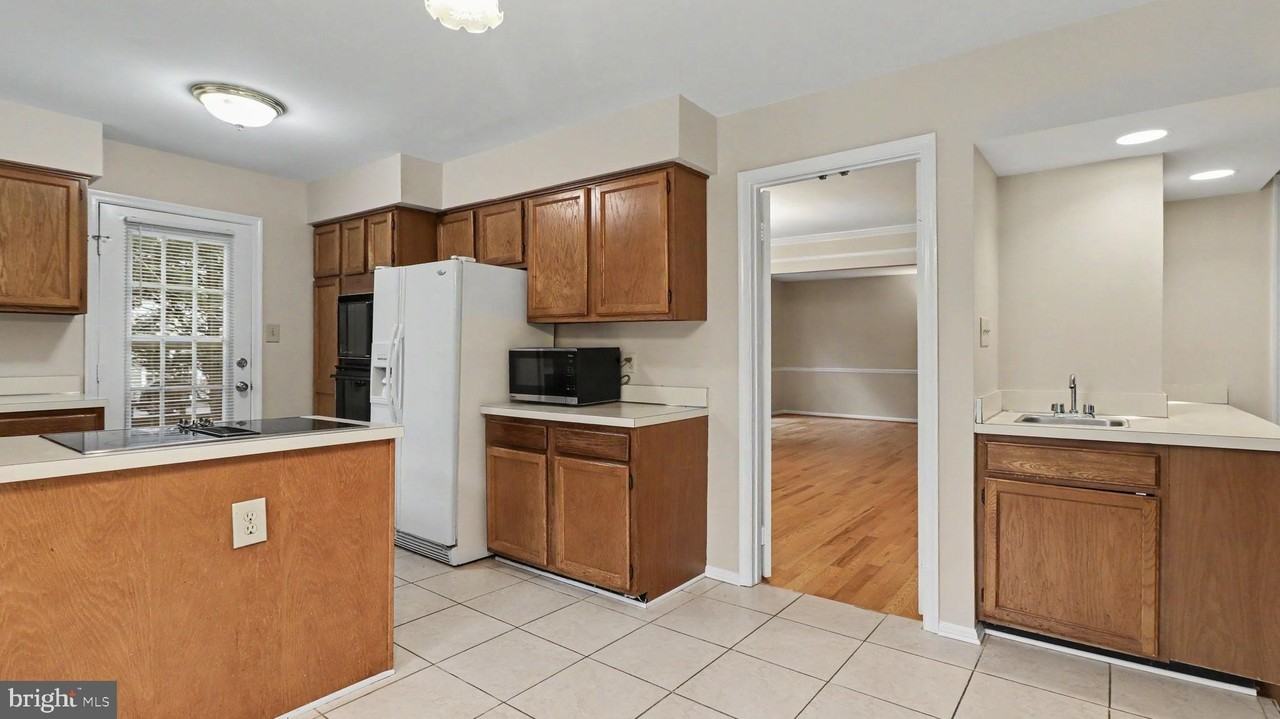 11402 Flints Grove Ln - Photo 6 of 50