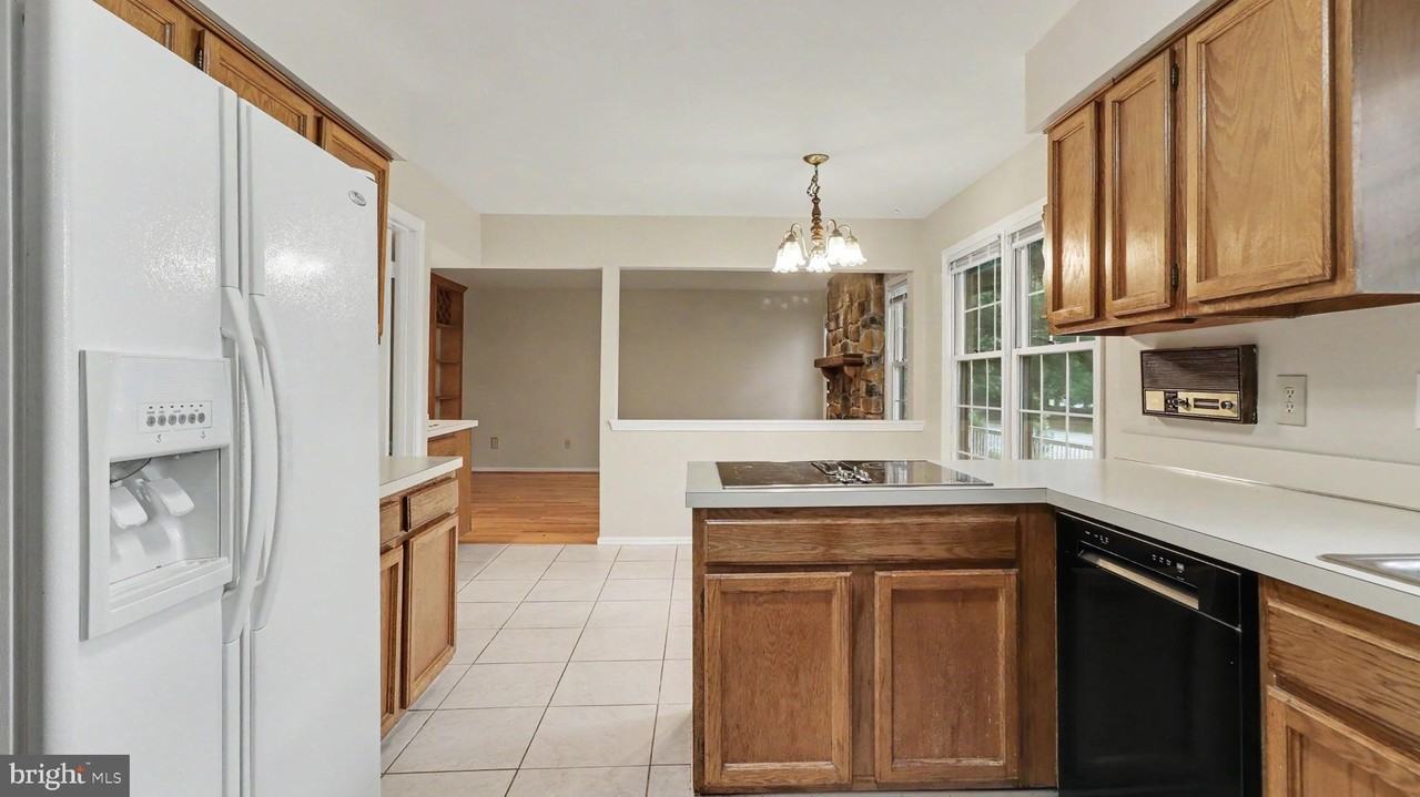 11402 Flints Grove Ln - Photo 7 of 50