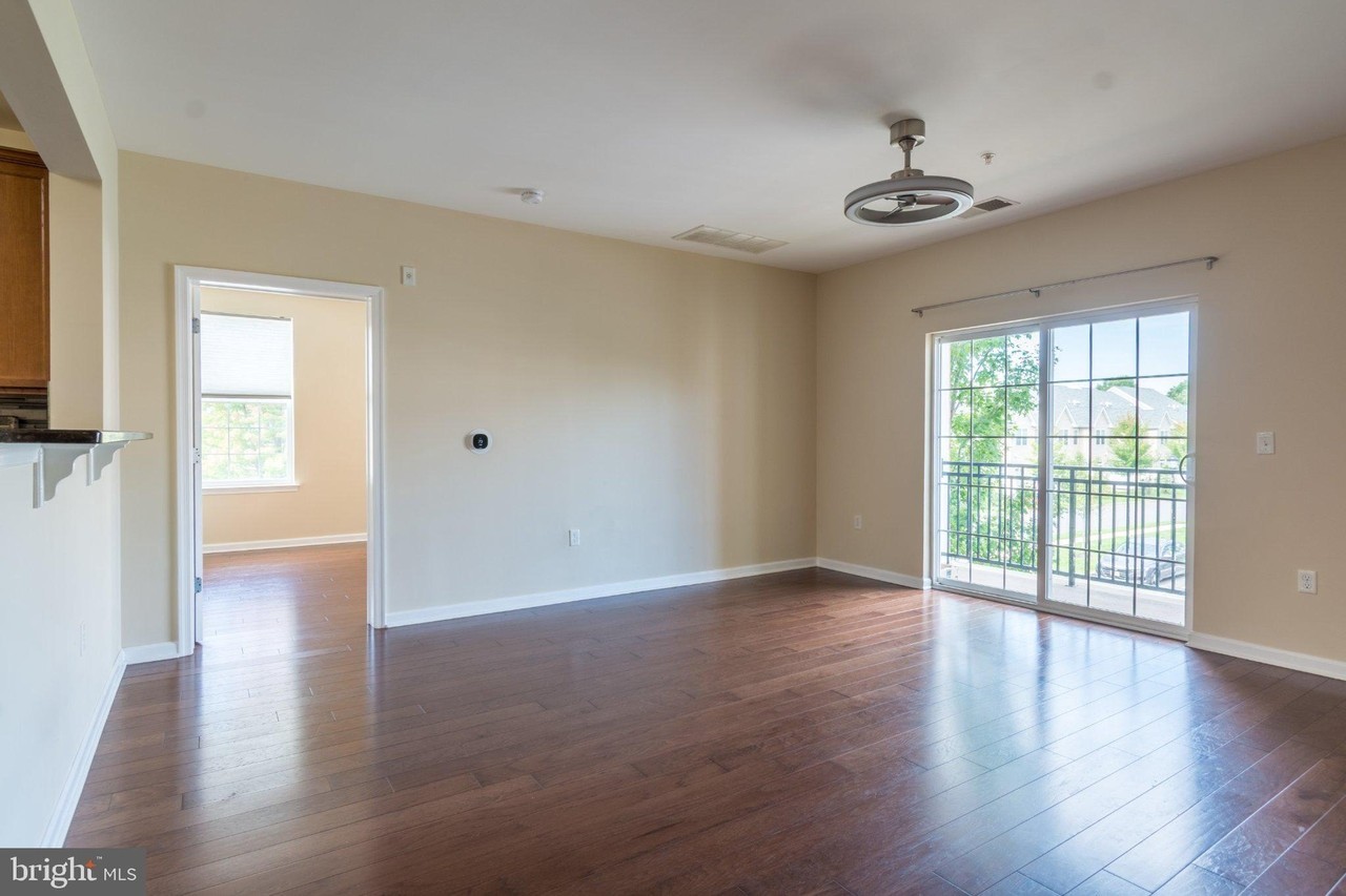 1128 Halifax Pl - Photo 3 of 23
