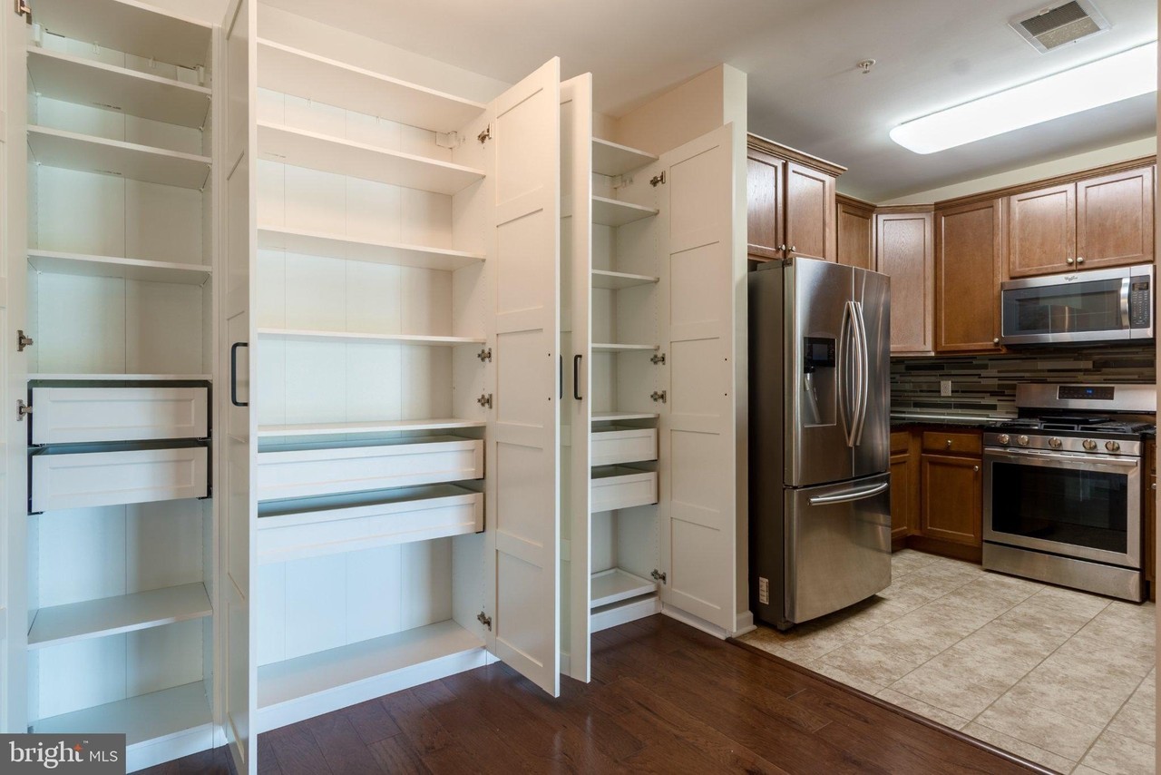 1128 Halifax Pl - Photo 4 of 23