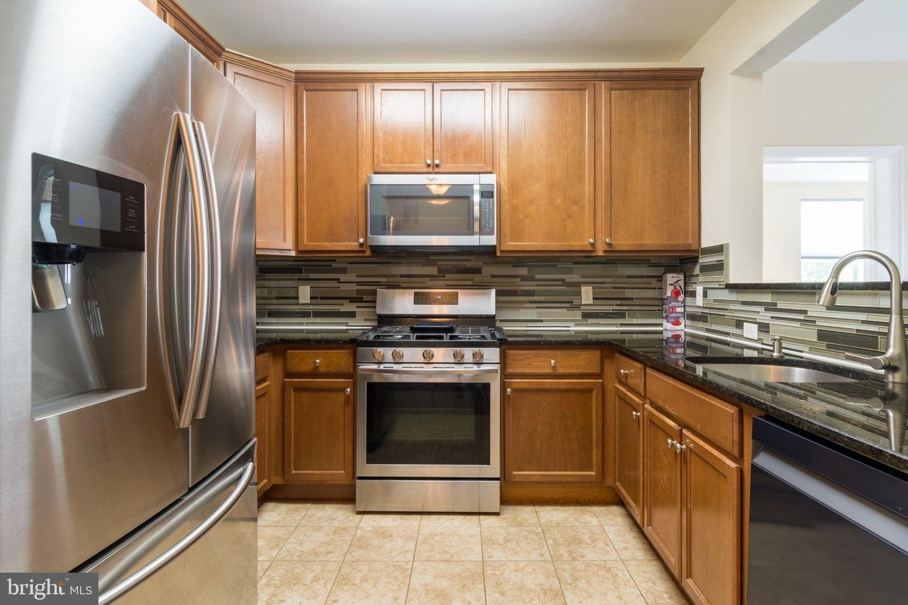 1128 Halifax Pl - Photo 5 of 23