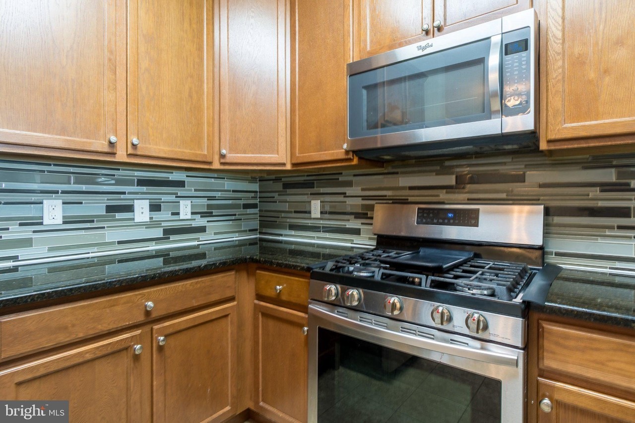 1128 Halifax Pl - Photo 6 of 23