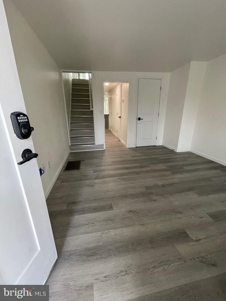 114 E Cedar St - Photo 3 of 19