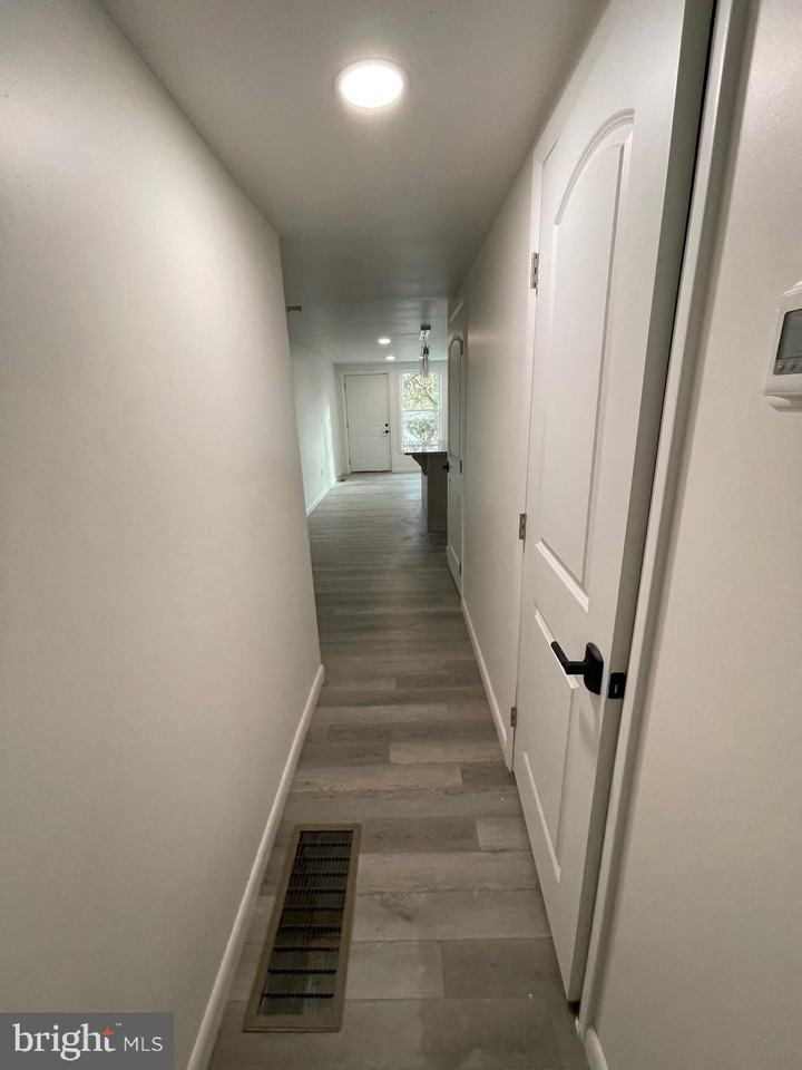 114 E Cedar St - Photo 4 of 19