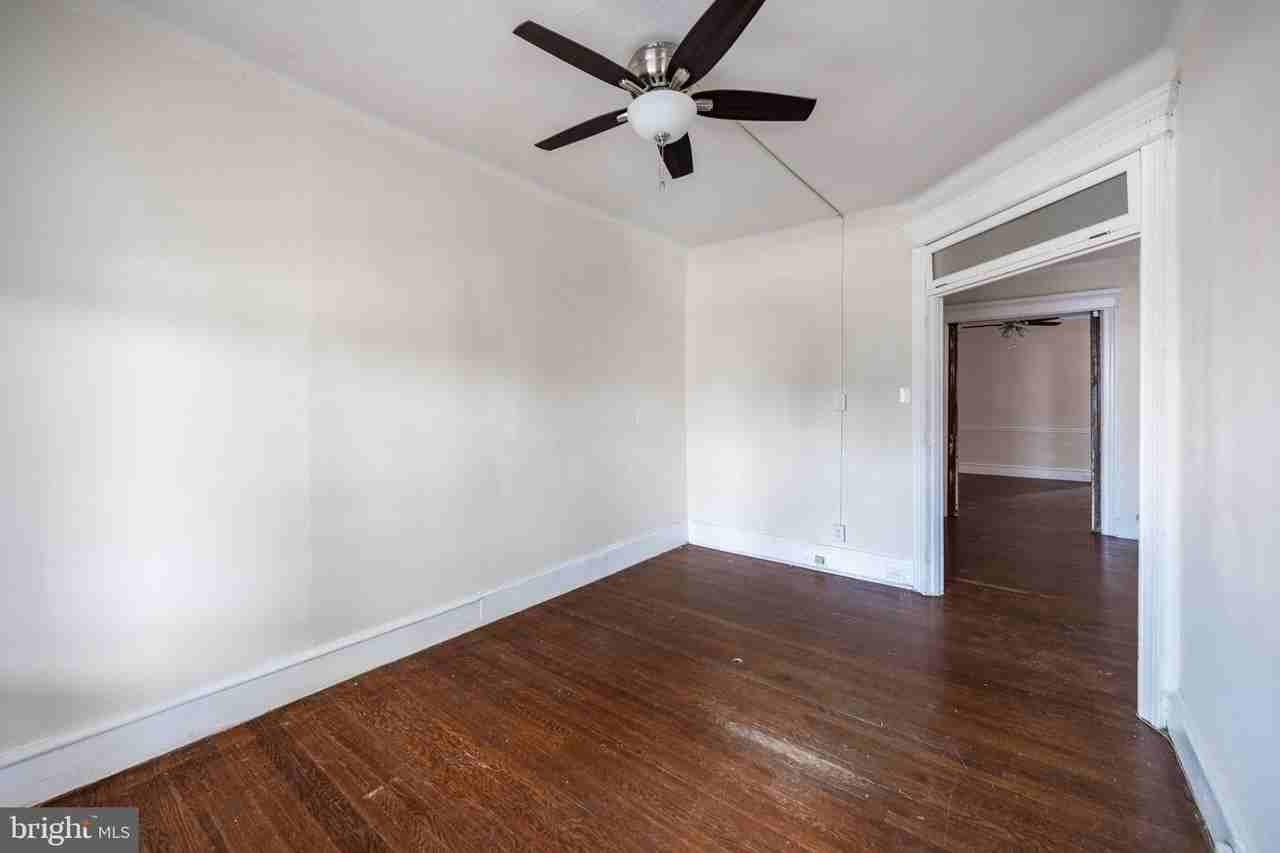 5002 Chestnut St - Photo 3 of 34