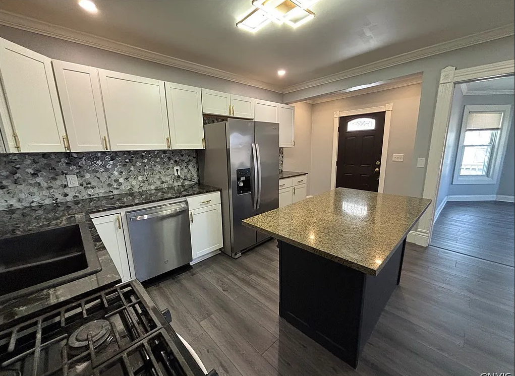 109 Westcott - Rms 4, 5 - Photo 4 of 18