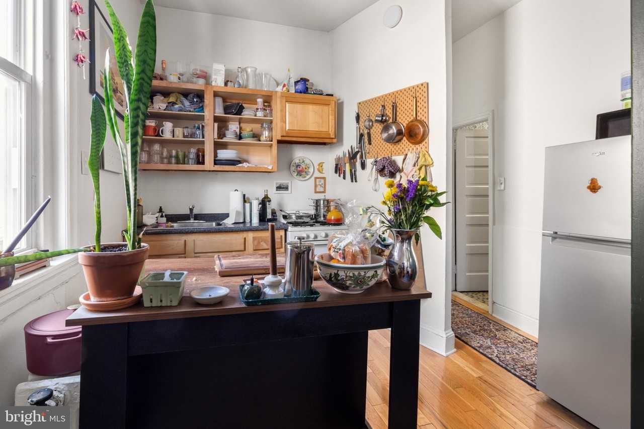 916 Pine St #2F - Photo 5 of 17