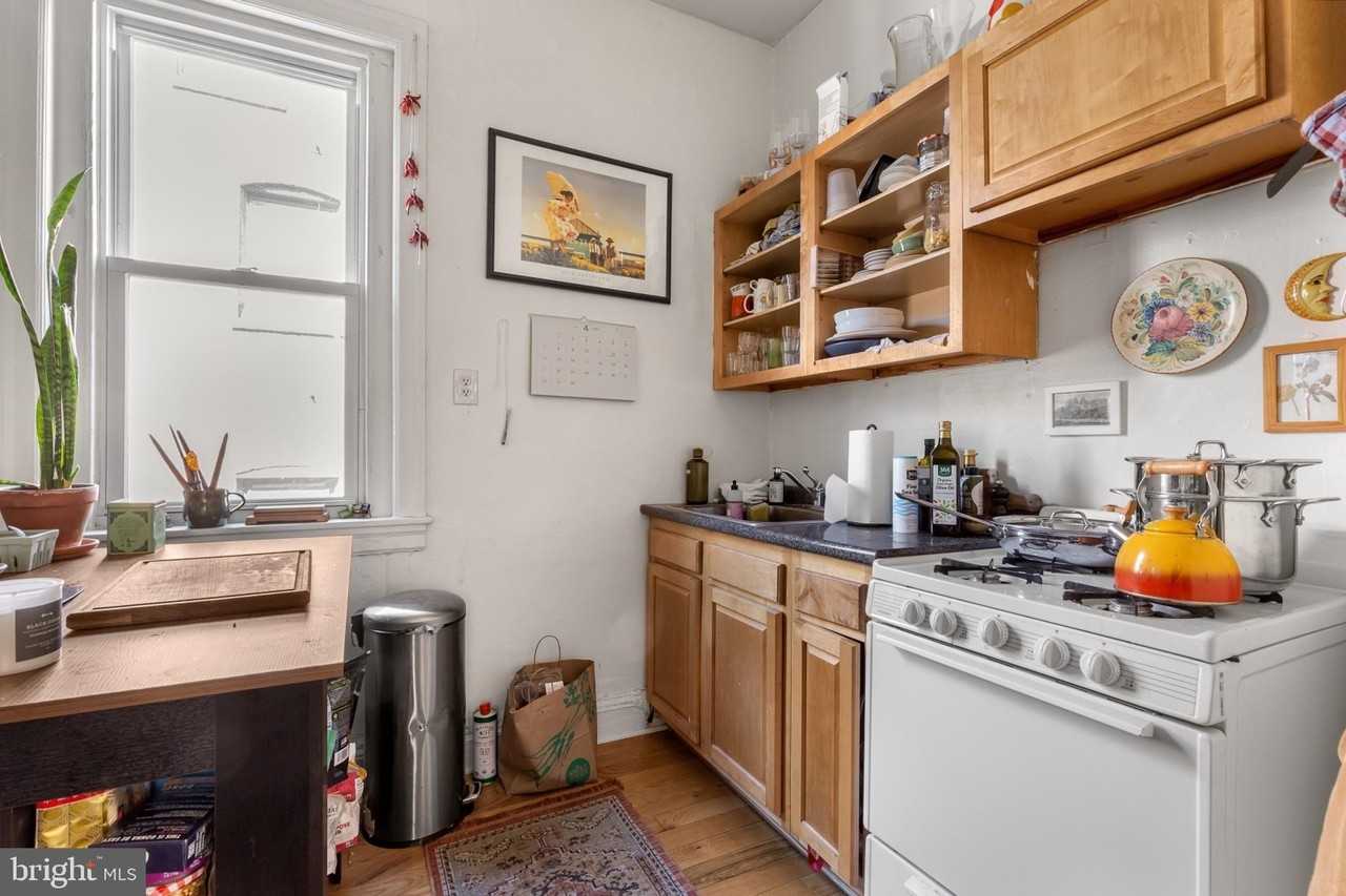 916 Pine St #2F - Photo 6 of 17