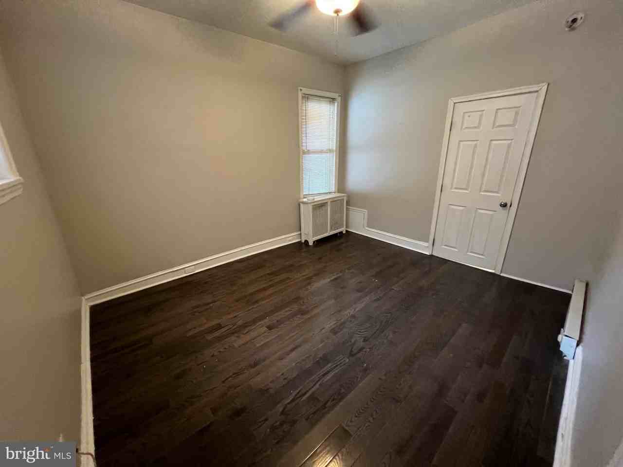 521 S 41st St #1R - Photo 4 of 12