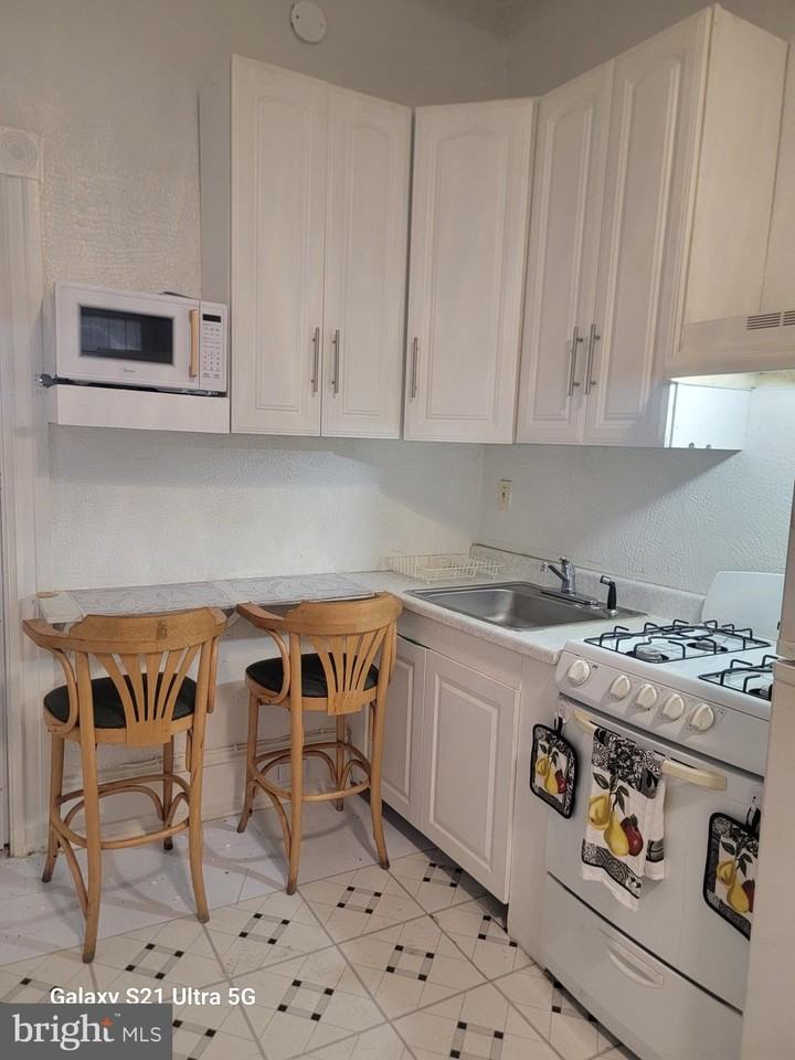 214 Buckingham Pl #1 - Photo 5 of 14