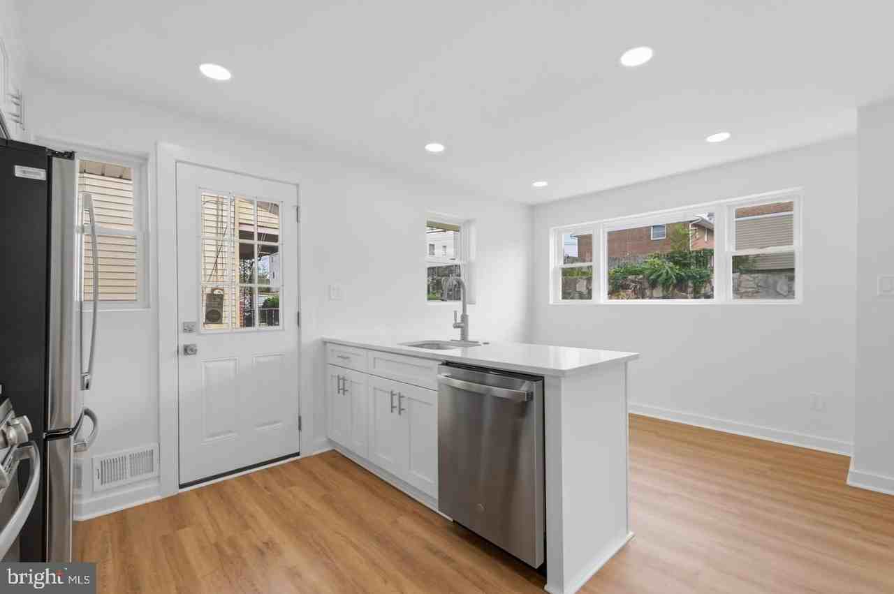 1545 11th St S - Photo 5 of 23