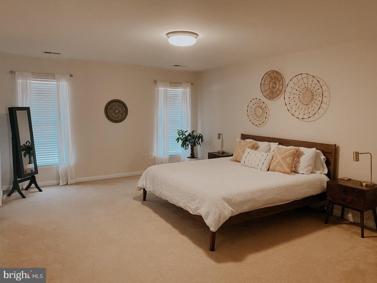 1104 Hoke Ln - Photo 7 of 9