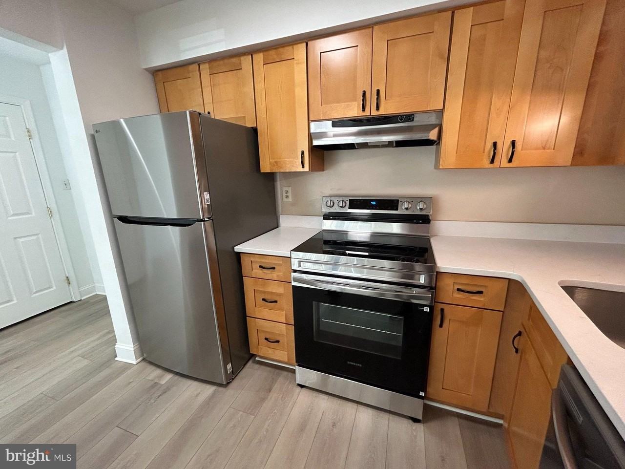 5802 Royal Ridge Dr #B - Photo 7 of 33