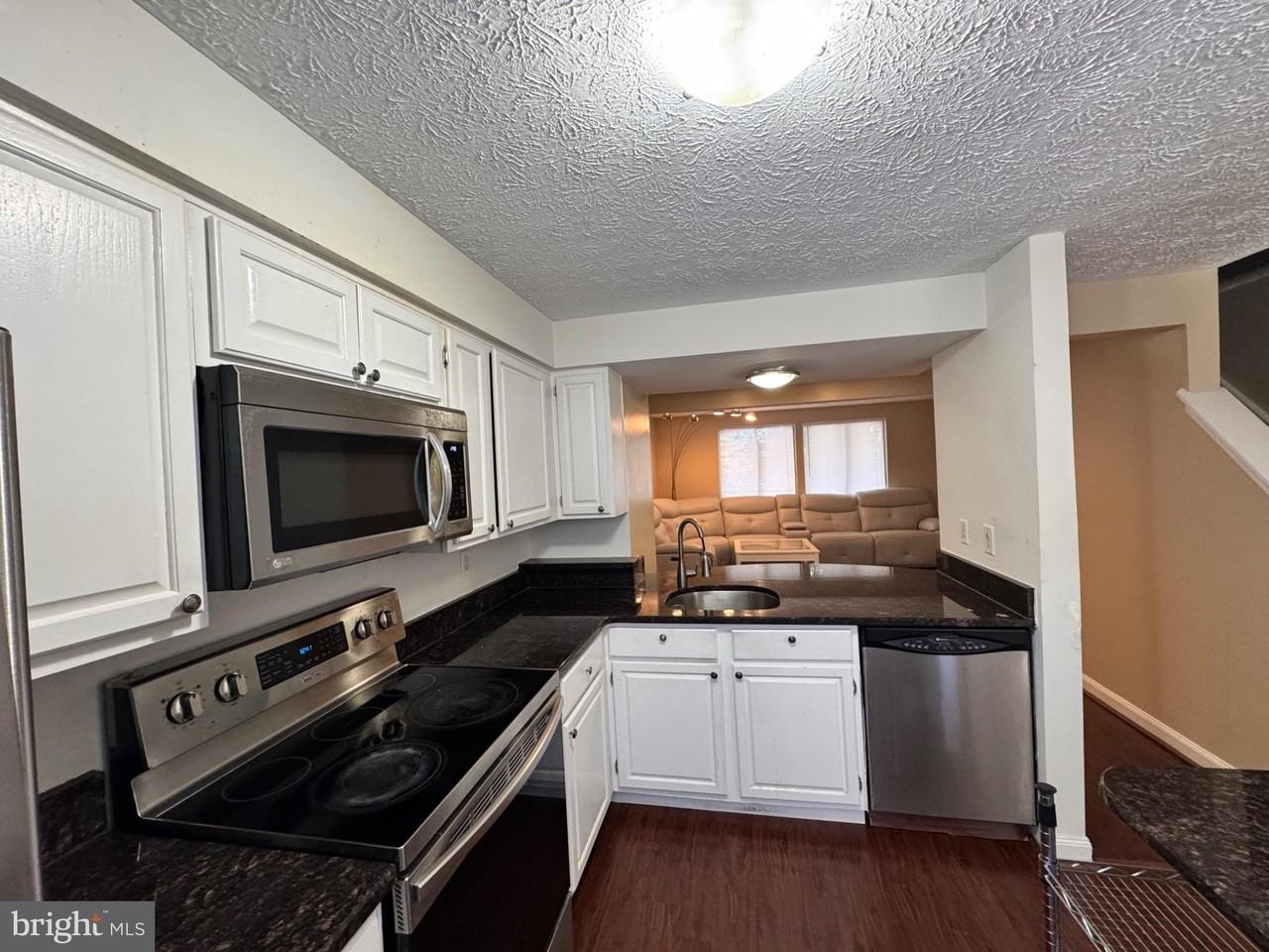 8562 Koluder Ct - Photo 4 of 14