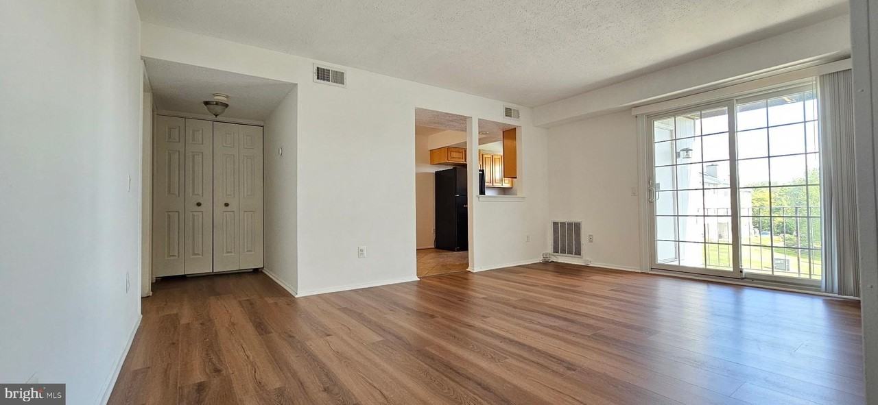 130 Fort Evans Rd Se #C - Photo 2 of 15