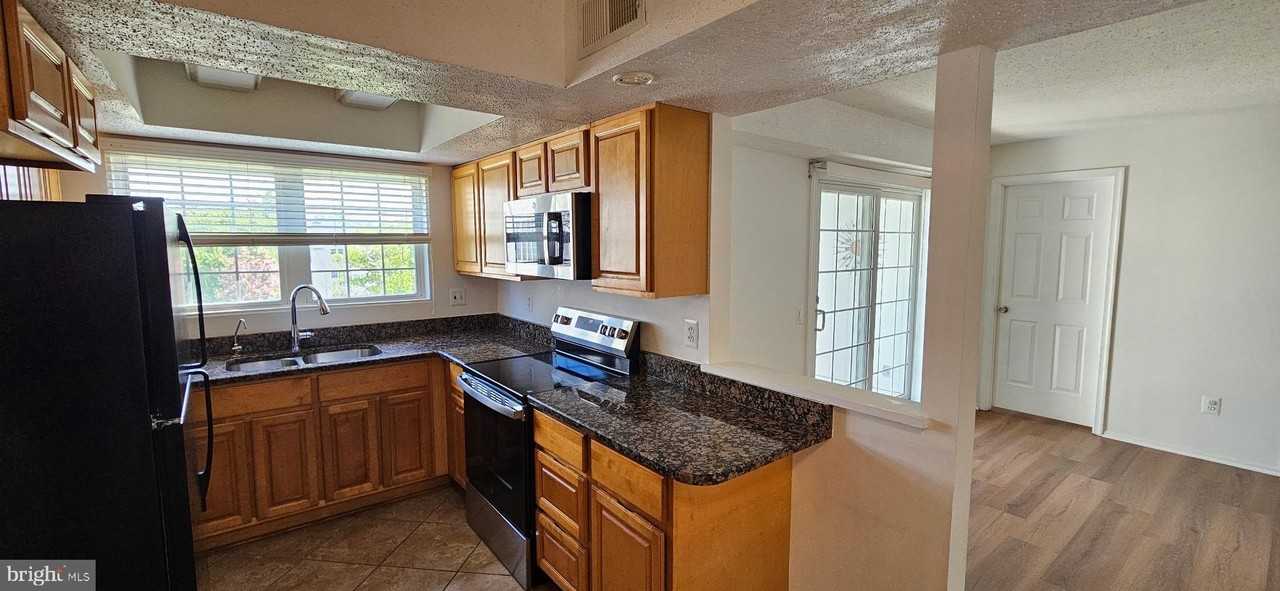 130 Fort Evans Rd Se #C - Photo 3 of 15