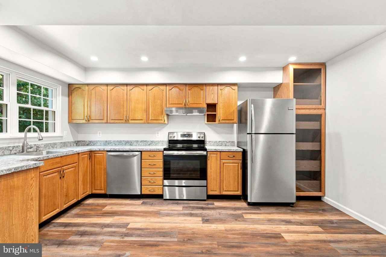 12213 Chaucer Ln - Photo 4 of 27