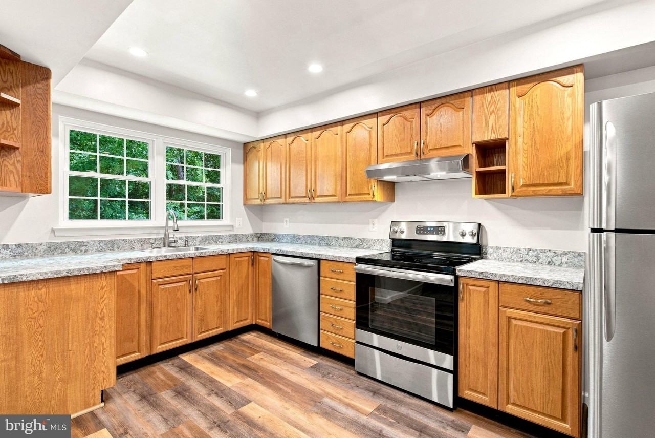 12213 Chaucer Ln - Photo 6 of 27