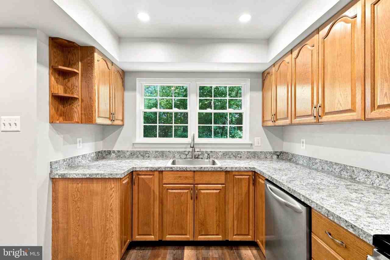 12213 Chaucer Ln - Photo 7 of 27
