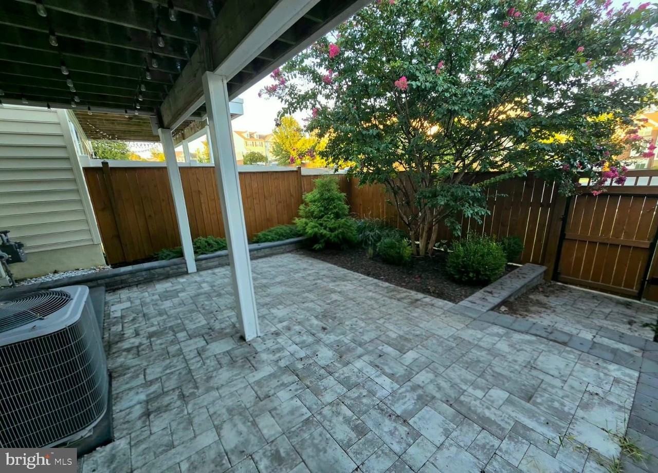16667 Danridge Manor Dr - Photo 2 of 21