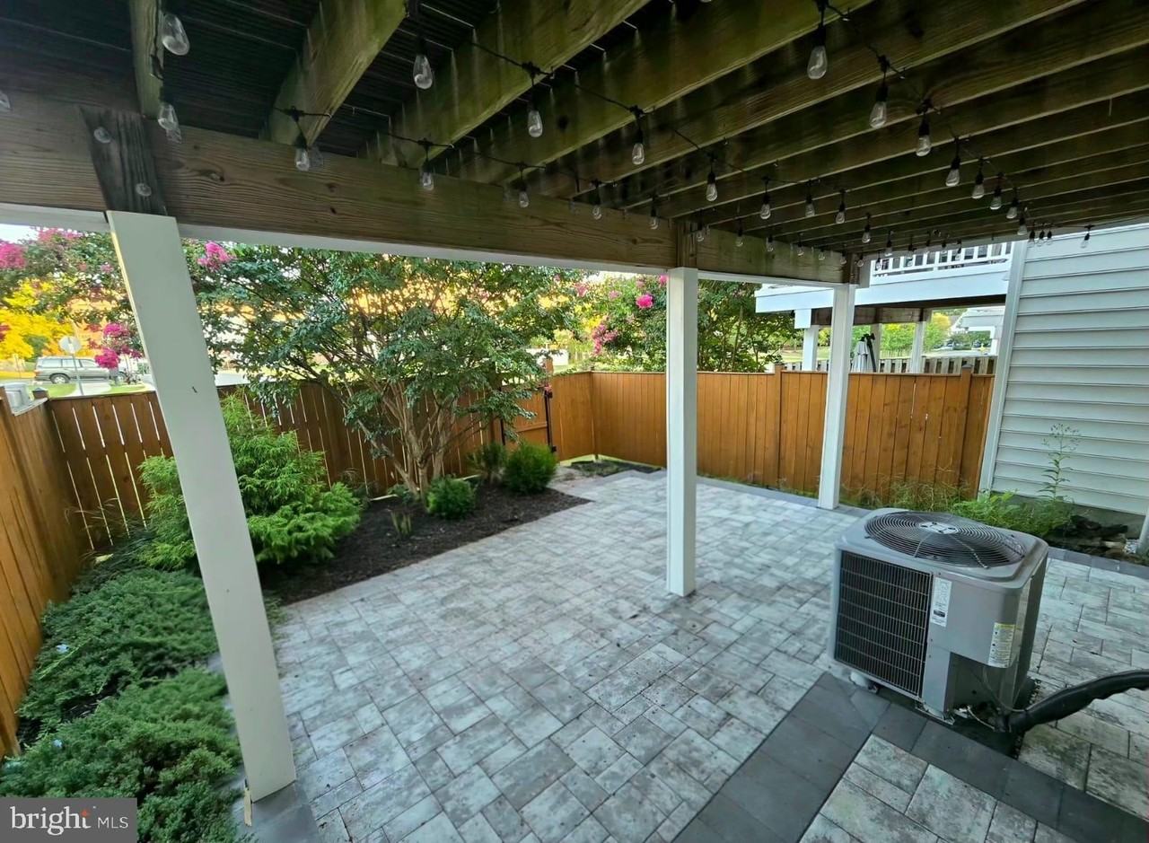 16667 Danridge Manor Dr - Photo 3 of 21