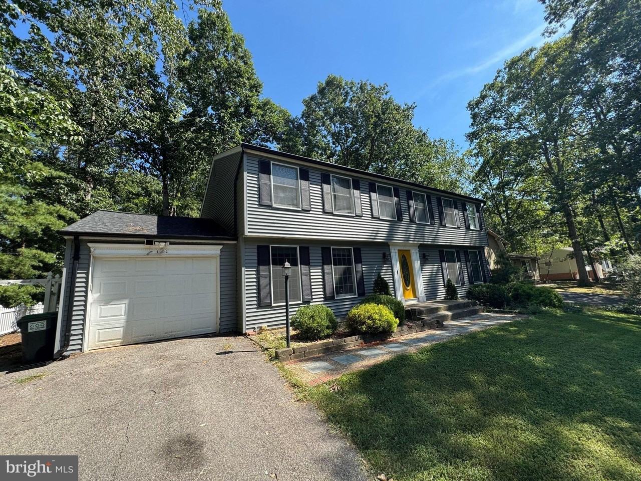 1002 Harbour Dr - Photo 2 of 35