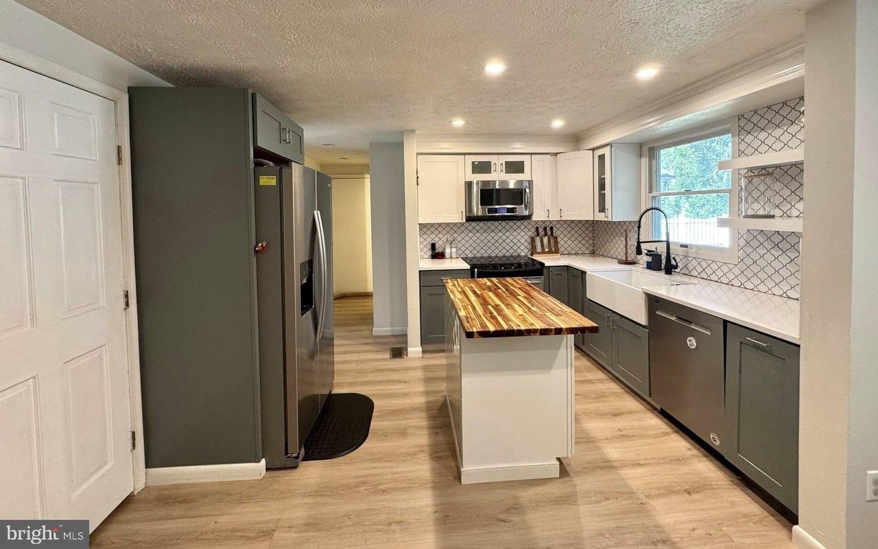 1002 Harbour Dr - Photo 7 of 35