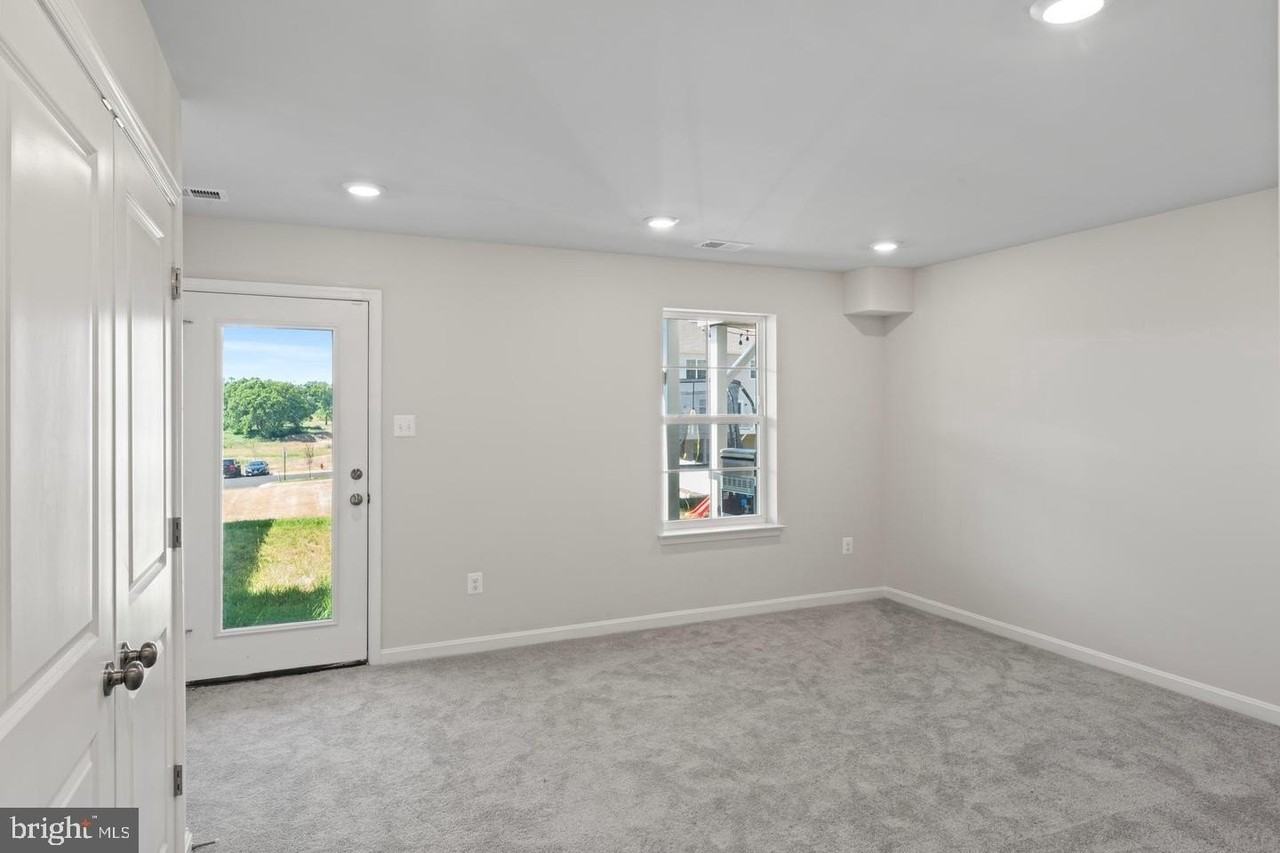 51 Arsberg Dr - Photo 7 of 45