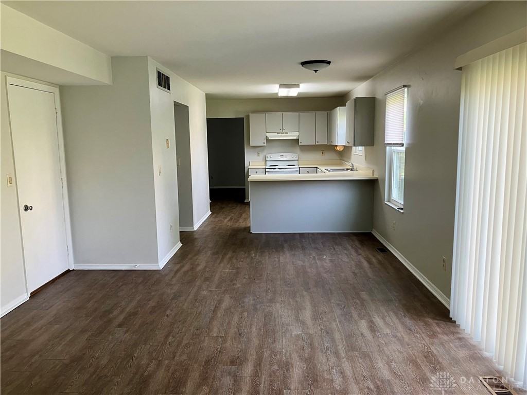8711 Watergate Dr - Photo 5 of 24