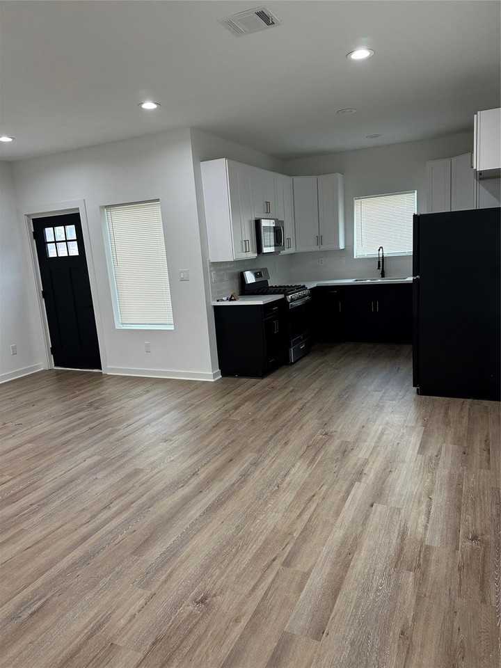 1086 Marjorie St ##A - Photo 2 of 13