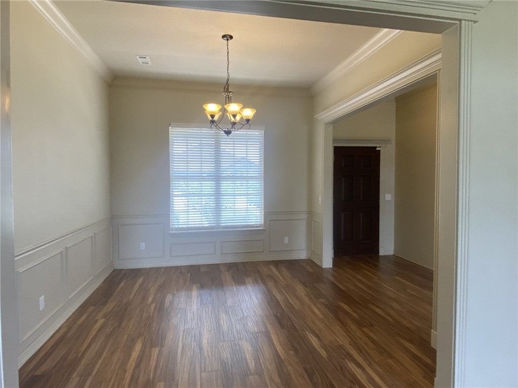 2311 N Cornwall Ave - Photo 5 of 16