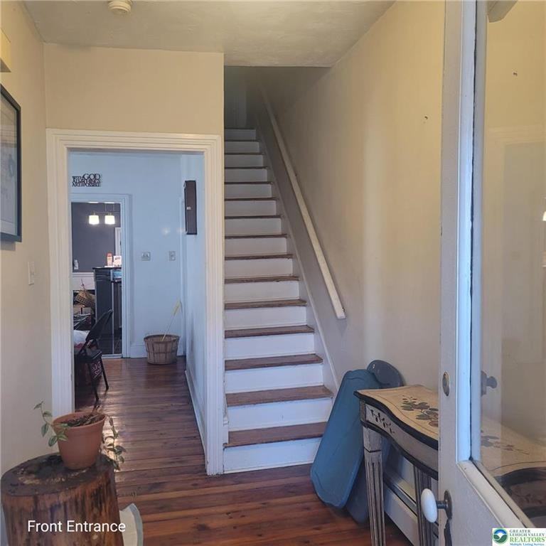 440 New St - Photo 2 of 16