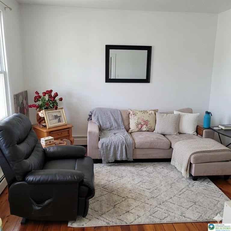 440 New St - Photo 3 of 16