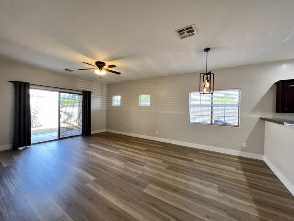 2138 N Arbor Ln - Photo 3 of 30