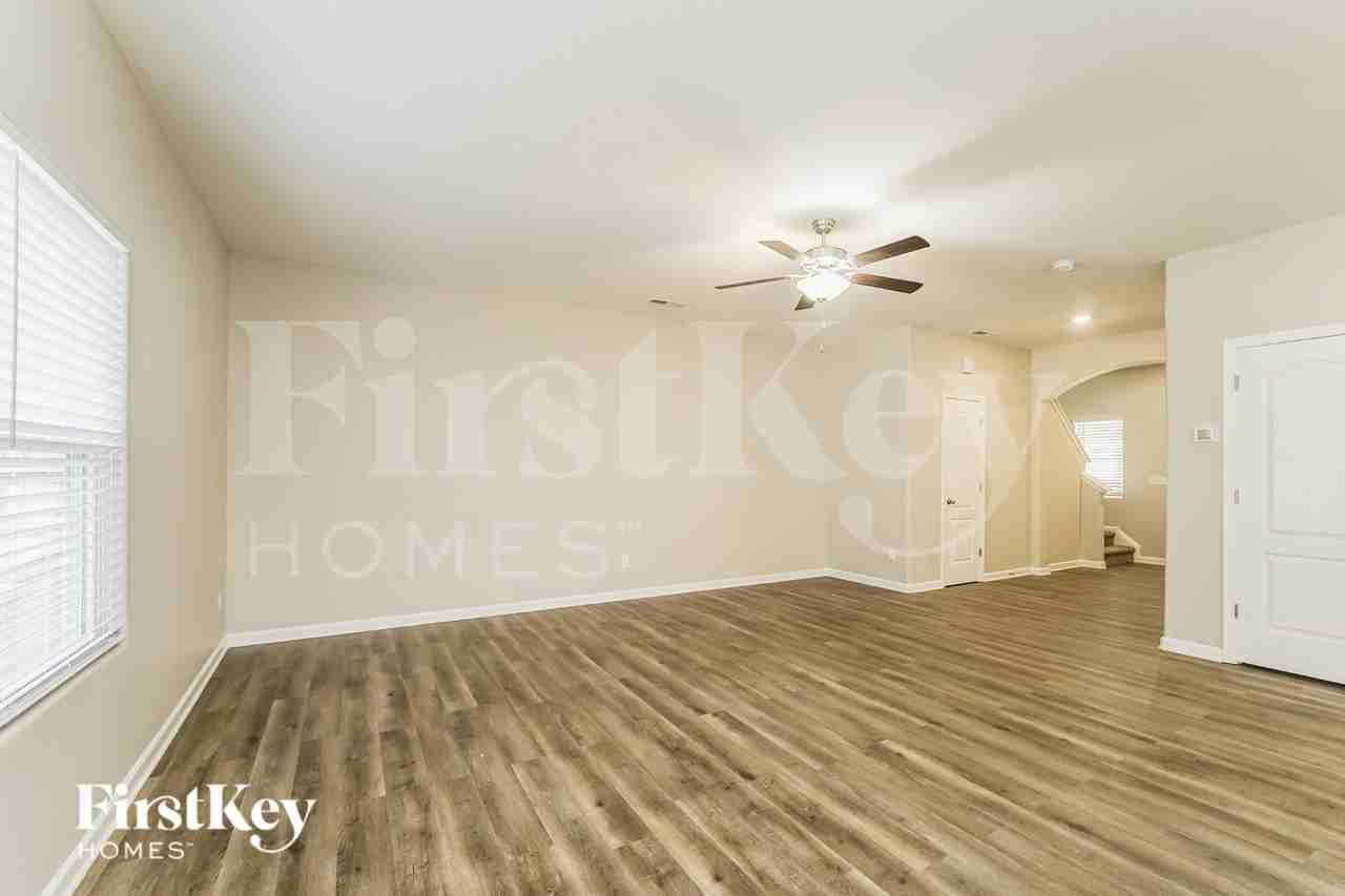 969 Joselynn Dr - Photo 4 of 16