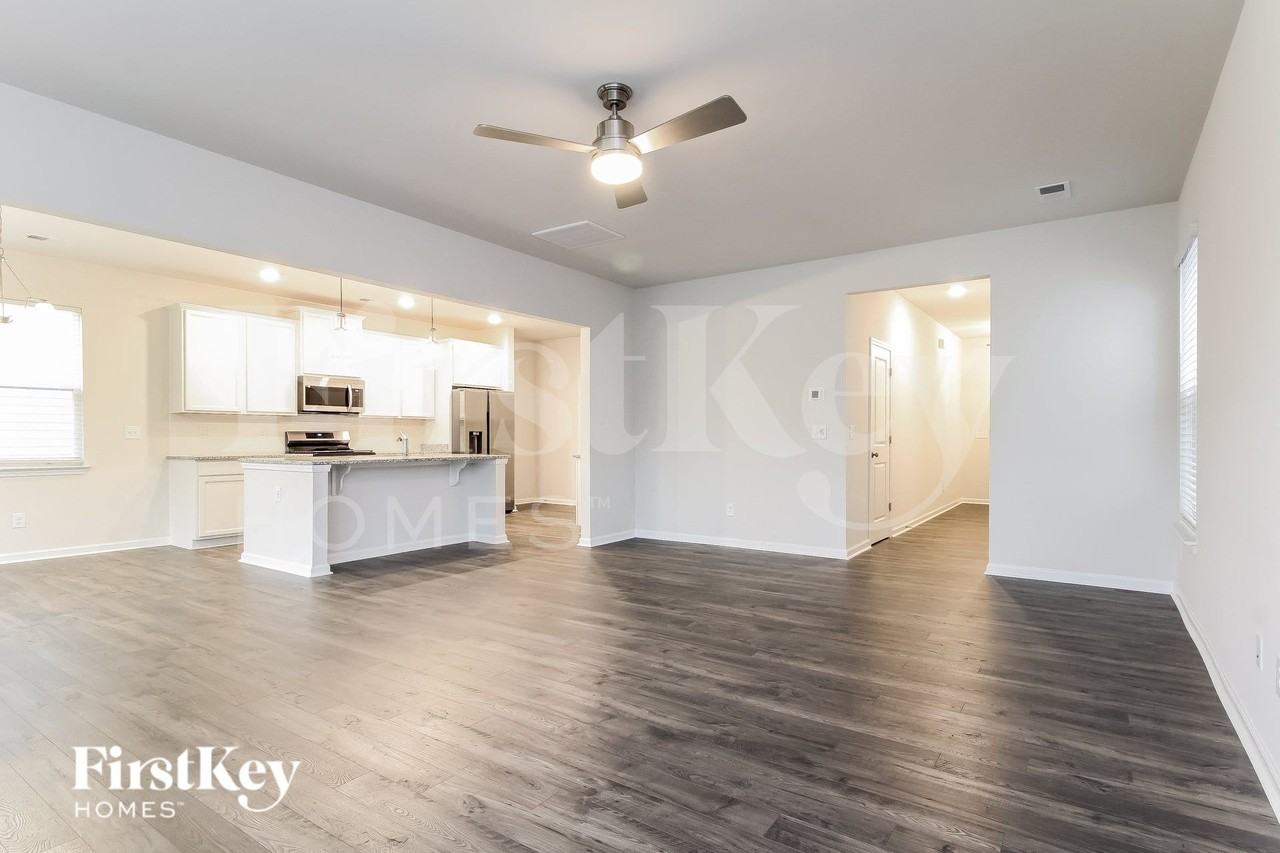 714 Ridgemoor Trl - Photo 4 of 16