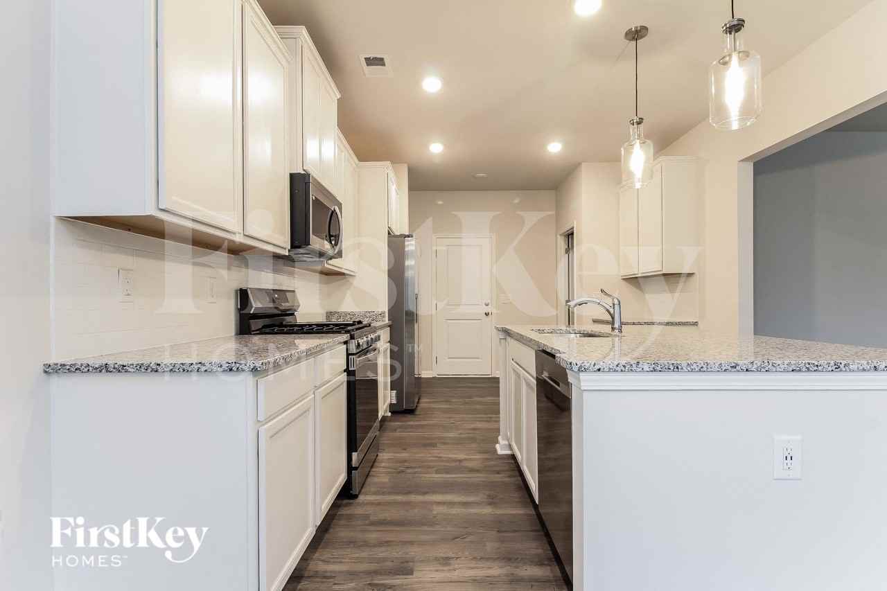 714 Ridgemoor Trl - Photo 5 of 16