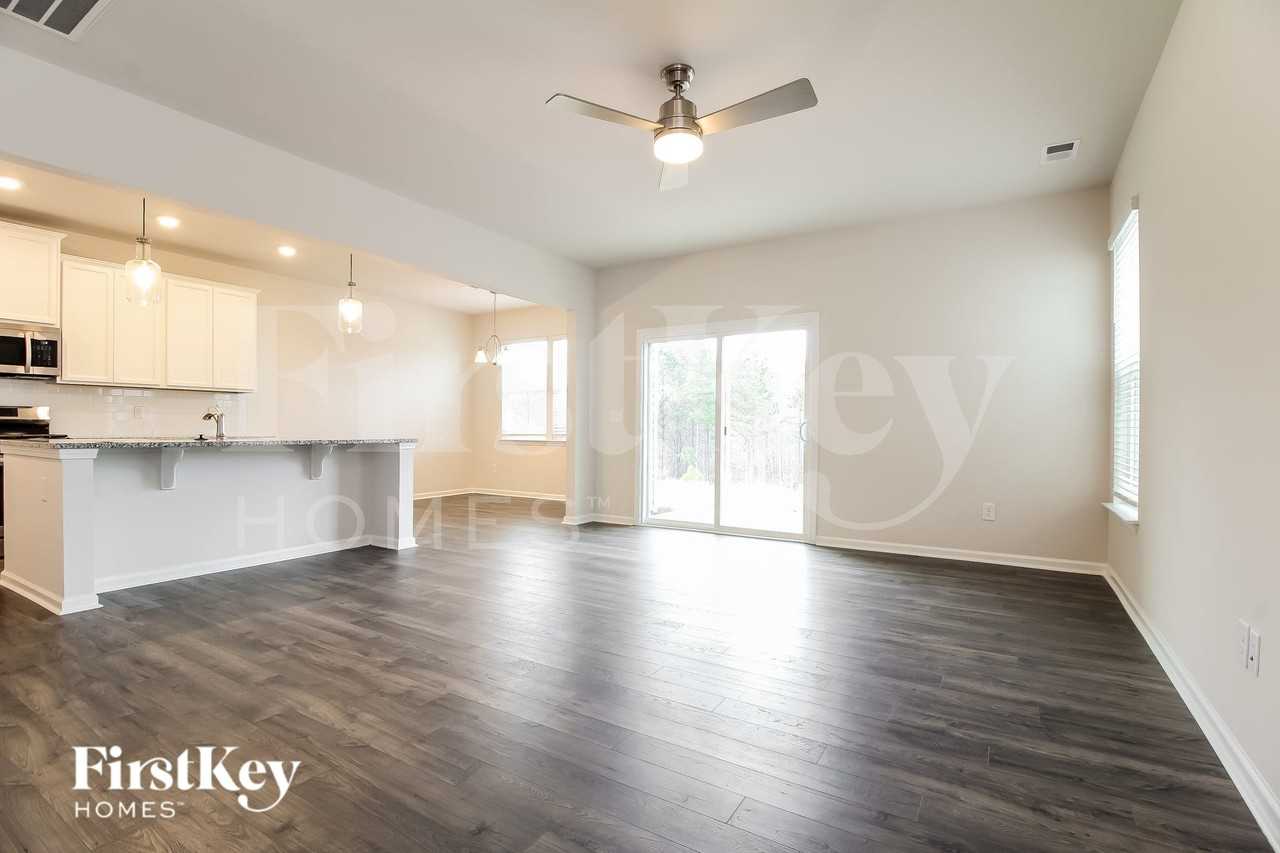 702 Ridgemoor Trl - Photo 2 of 15