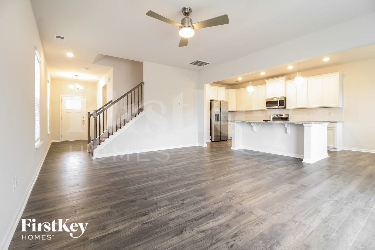 702 Ridgemoor Trl - Photo 3 of 15
