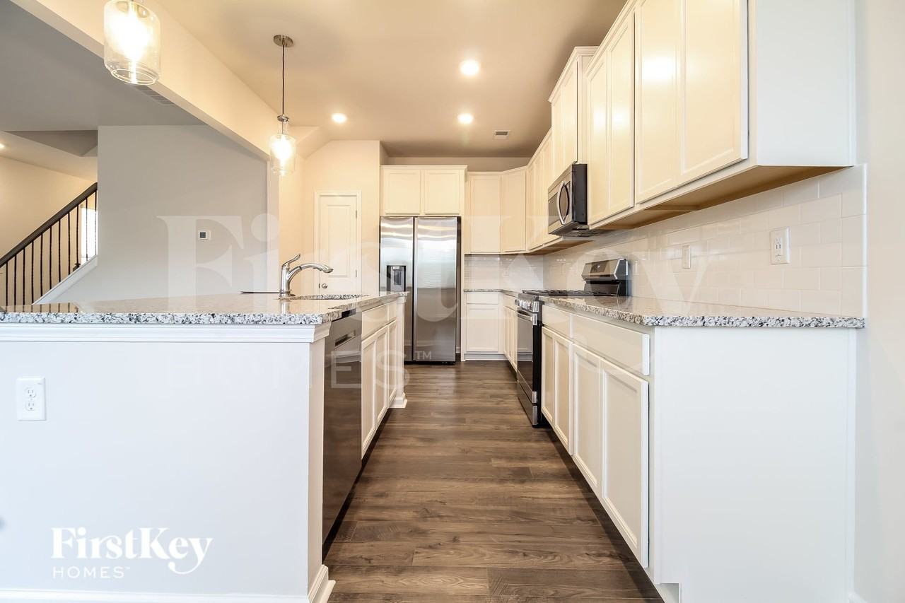 702 Ridgemoor Trl - Photo 5 of 15
