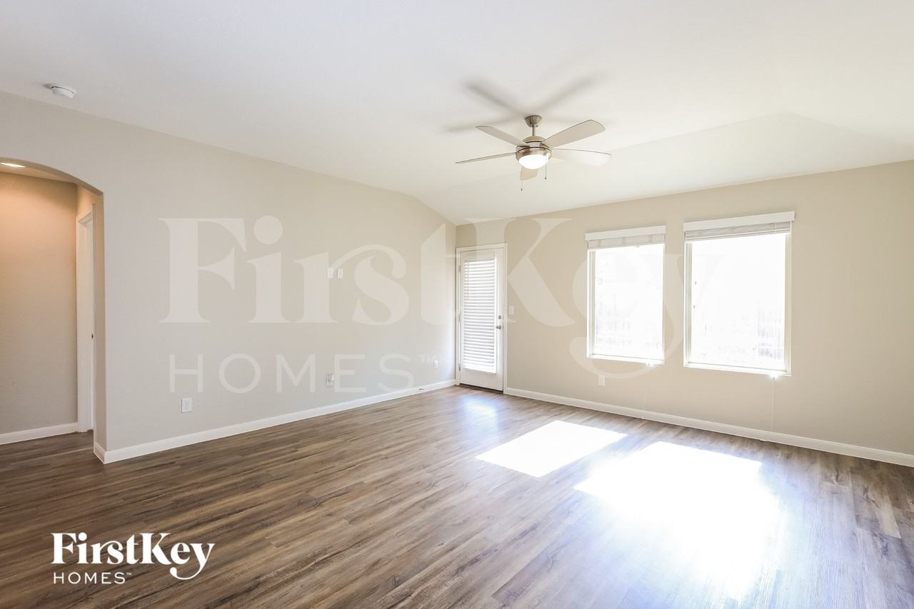 7926 Blackhawk Pass - Photo 4 of 16