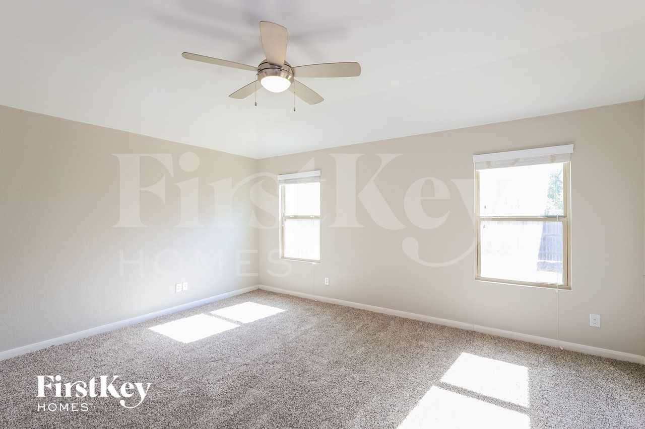 7926 Blackhawk Pass - Photo 5 of 16