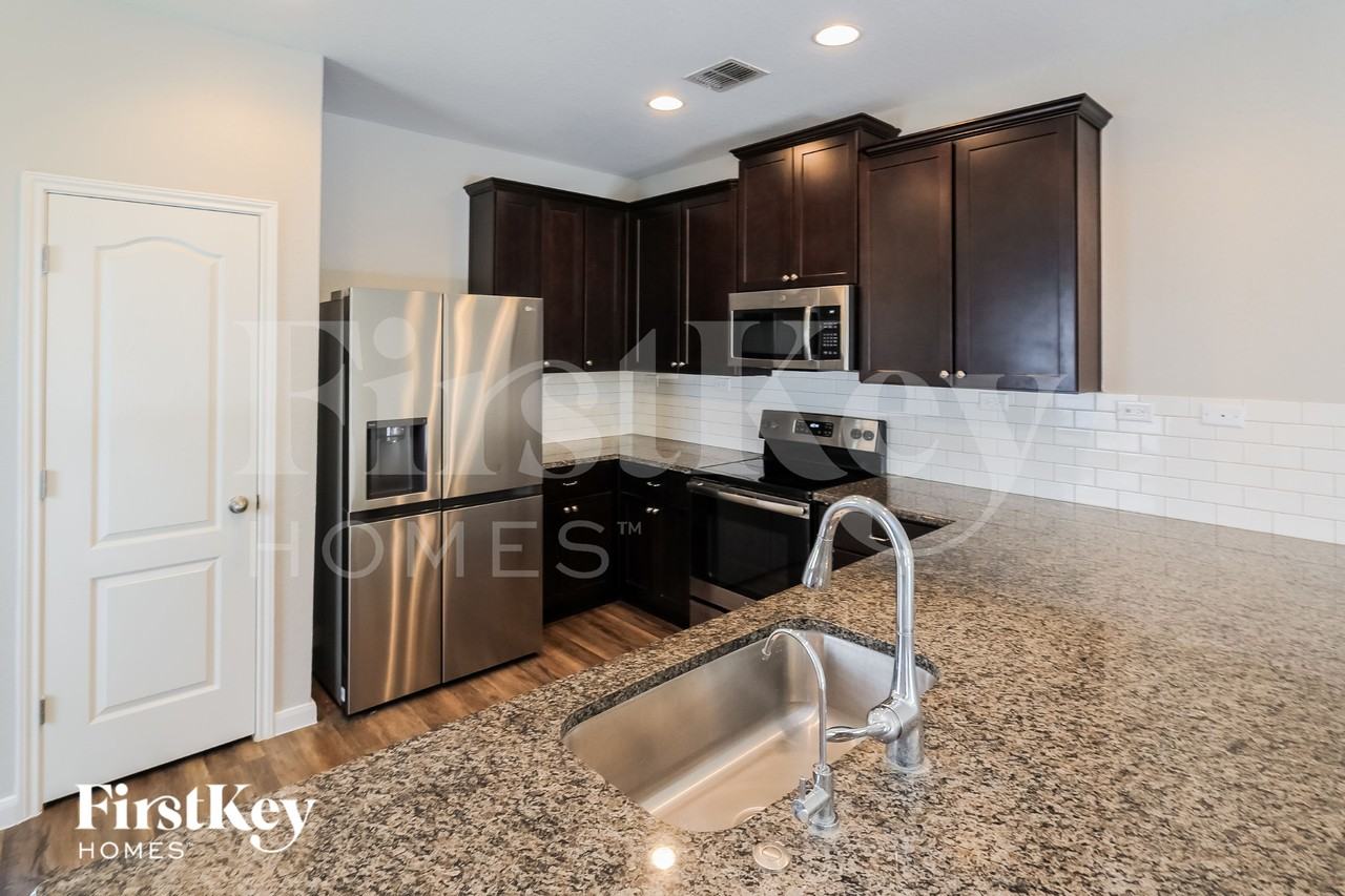 7926 Blackhawk Pass - Photo 7 of 16